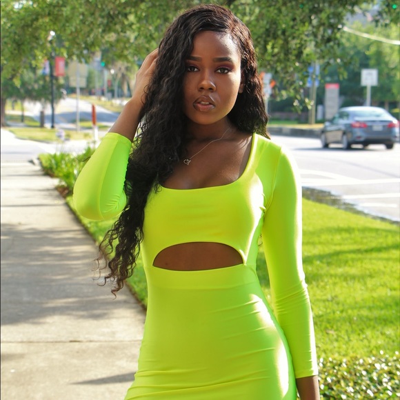 Too short 💛 - Picture 2 of 3